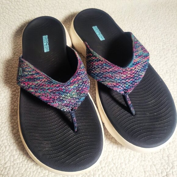 Women’s Gowalk Flex Invoke Flip-Flop Sandals - Black/Blue Multi Strap - Size 9 - Picture 4 of 9